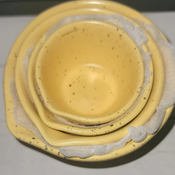 Rae Dunn Yellow Speckled measuring Cups - Picture 3 of 4